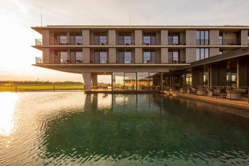 Hotel The Resort