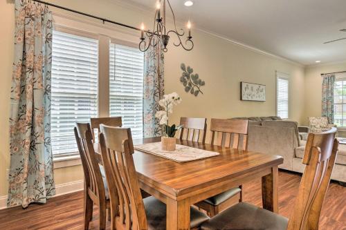 Lovely Mobile Retreat With Deck And Front Porch!