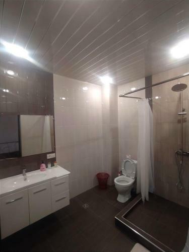 Hostal V$h Guesthouse