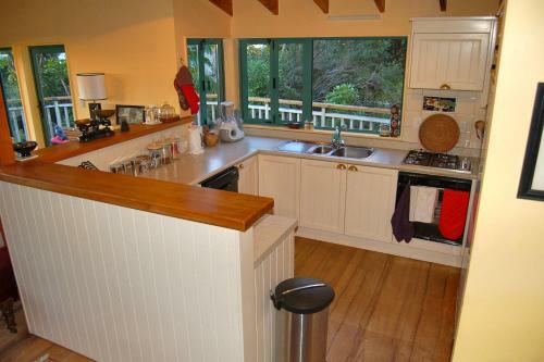 The Blue Penguin - Kuaotunu Holiday Home