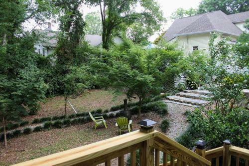 The Greenhouse Cozy Cottage- Walk To Downtown!