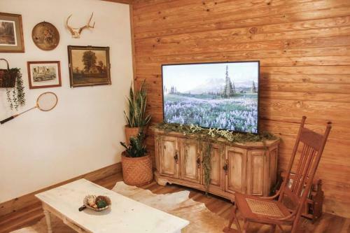 The Greenhouse Cozy Cottage- Walk To Downtown!