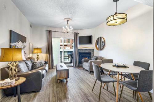 Newly Renovated Blue Sky - Family Fun - 2 Bed -2 Bath