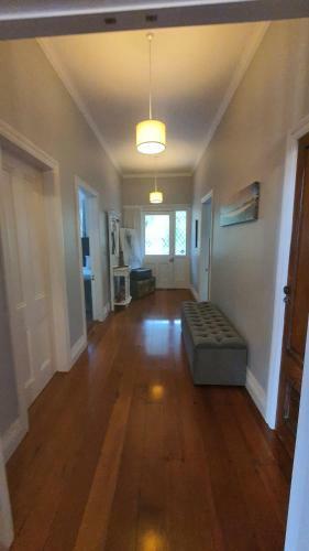 T?mairangi Homestead - Relocated Semi-rural Villa