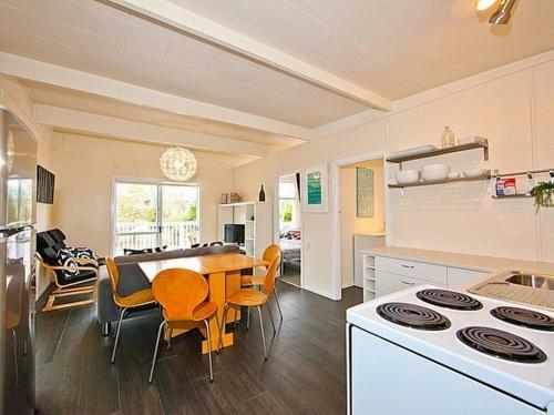 Lemon Tree Cottage - Mangawhai Holiday Home