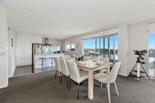 Sea It All On Devon - Mangawhai Holiday Home