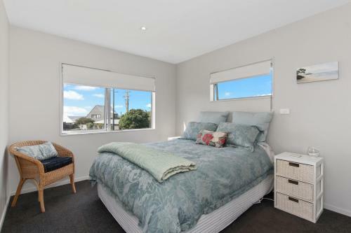 Sea It All On Devon - Mangawhai Holiday Home