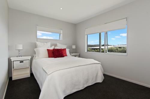 Sea It All On Devon - Mangawhai Holiday Home