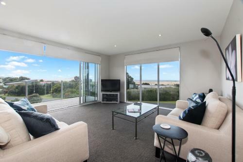 Sea It All On Devon - Mangawhai Holiday Home