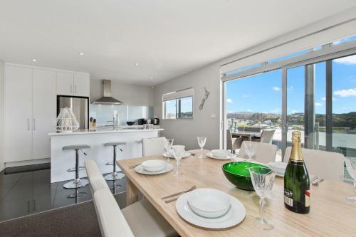 Sea It All On Devon - Mangawhai Holiday Home