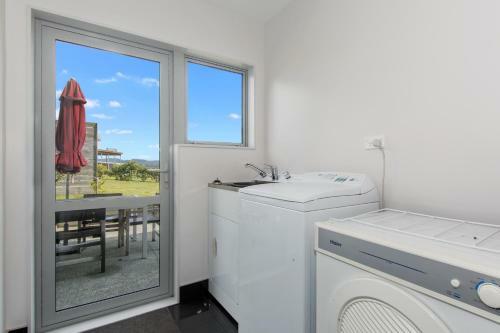 Sea It All On Devon - Mangawhai Holiday Home