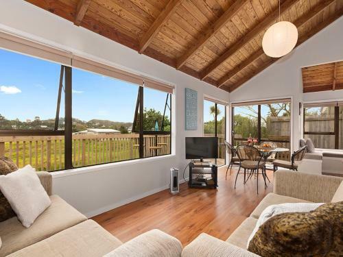 Charmed On Molesworth - Mangawhai Holiday Home