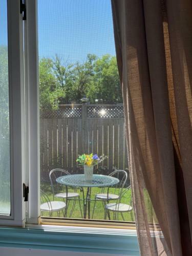 Adorable One Bedroom Apartment In Chatham