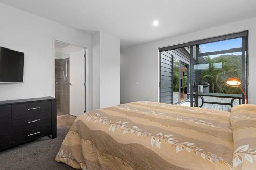 Double Tuna - Matapouri Holiday Home