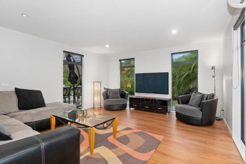 Double Tuna - Matapouri Holiday Home