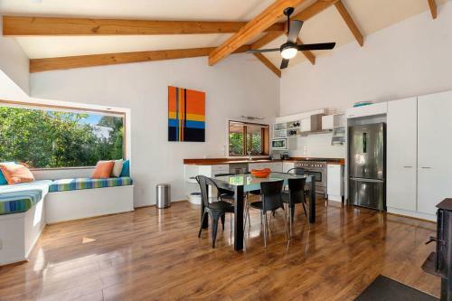 Matapouri Hideaway - Matapouri Holiday Home