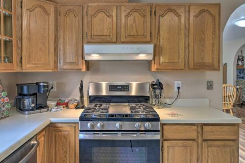 Pet Friendly Anchorage Retreat With Deck And Yard