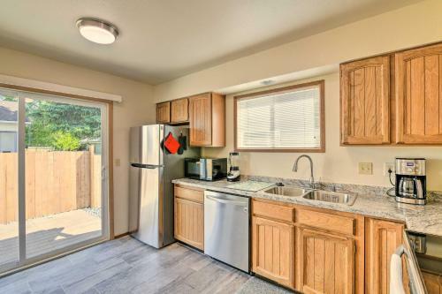 Modern Anchorage Townhome 8 Mi To Downtown!