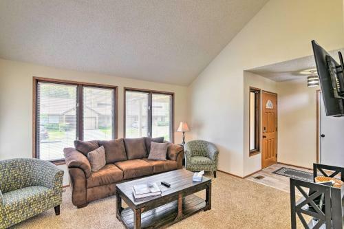 Modern Anchorage Townhome 8 Mi To Downtown!