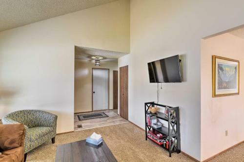 Modern Anchorage Townhome 8 Mi To Downtown!
