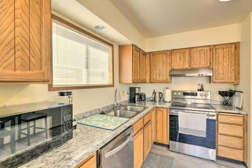 Modern Anchorage Townhome 8 Mi To Downtown!