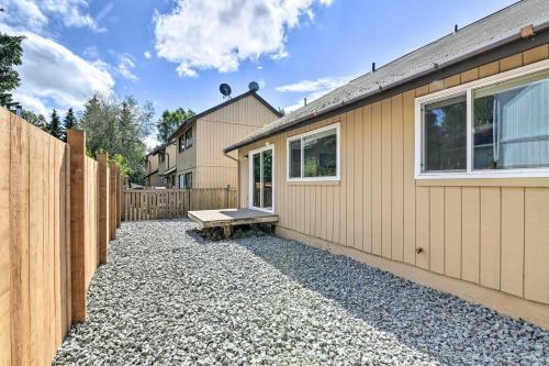 Modern Anchorage Townhome 8 Mi To Downtown!