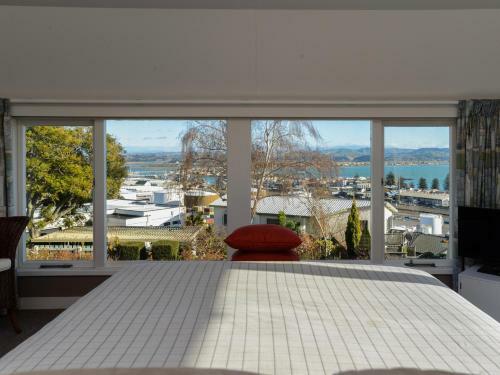 Jacaranda Lodge - Napier Hill Holiday Home