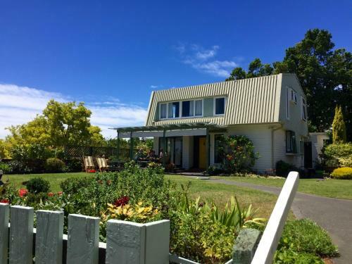 Jacaranda Lodge - Napier Hill Holiday Home