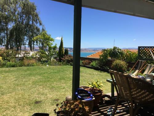 Jacaranda Lodge - Napier Hill Holiday Home