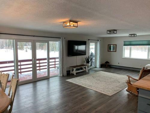 *quiet* Chena *riverfront* Beach House In Town