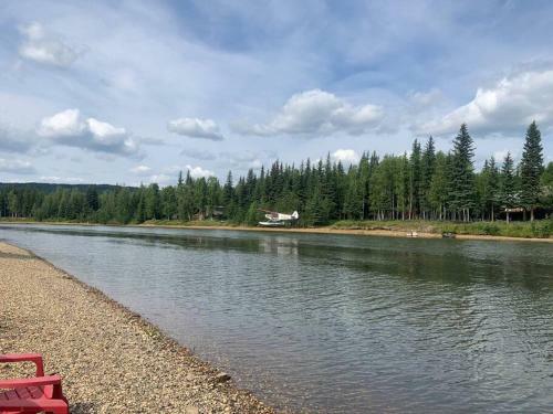 *quiet* Chena *riverfront* Beach House In Town