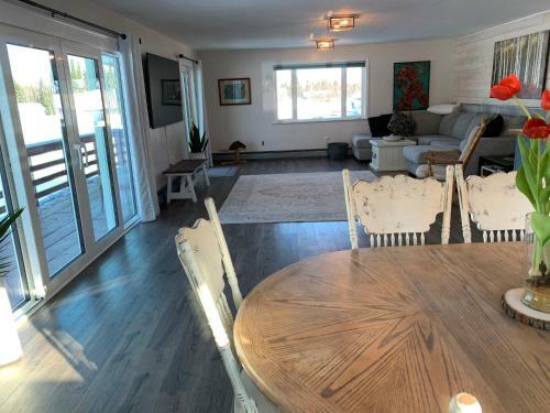 *quiet* Chena *riverfront* Beach House In Town