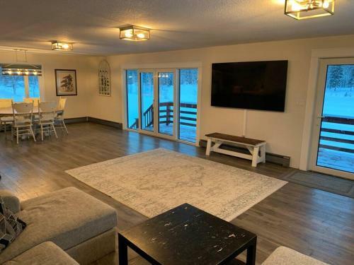 *quiet* Chena *riverfront* Beach House In Town