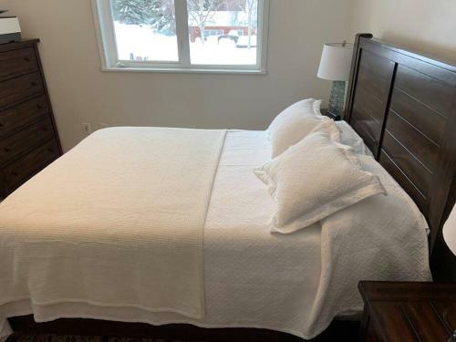 *quiet* Chena *riverfront* Beach House In Town