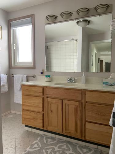 *quiet* Chena *riverfront* Beach House In Town