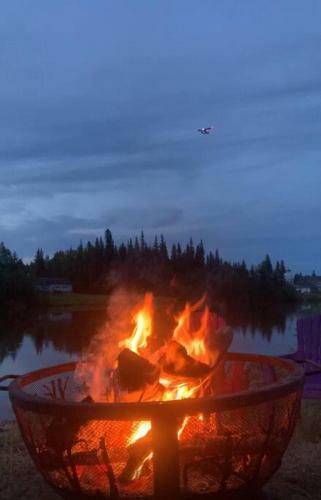 *quiet* Chena *riverfront* Beach House In Town