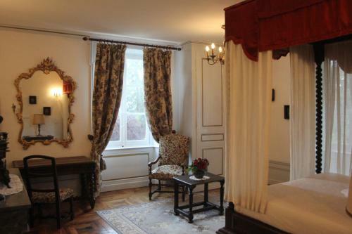 Hostal Chateau De La Chapelle Des Bois