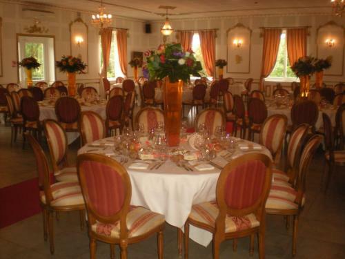 Hostal Chateau De La Chapelle Des Bois