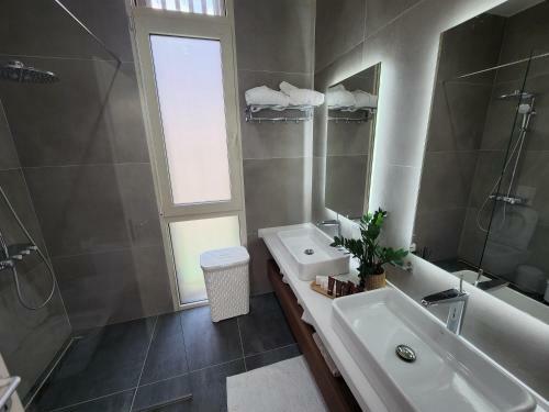 Unique Swimming Pool Villa 68