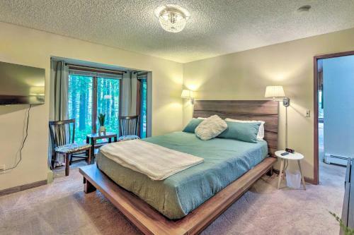 Captivating Juneau Escape Deck, Water Views!