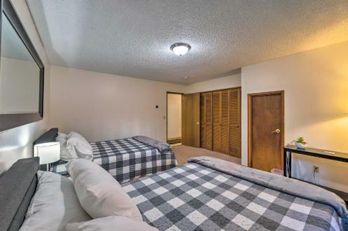 Captivating Juneau Escape Deck, Water Views!