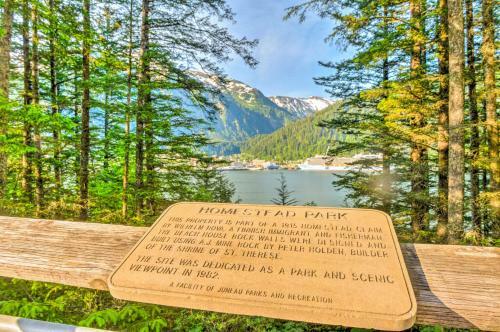 Captivating Juneau Escape Deck, Water Views!