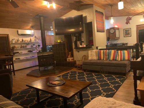 Riverfront Home W/ Sauna, Tub & Beautiful Views