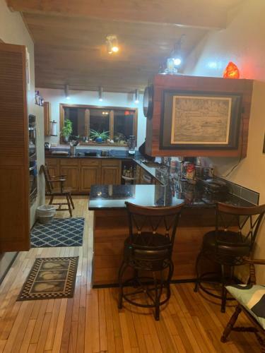 Riverfront Home W/ Sauna, Tub & Beautiful Views