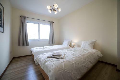Modern 2 Bedroom, Sea View Apartment.