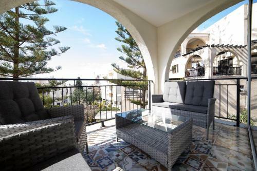 Modern 2 Bedroom, Sea View Apartment.