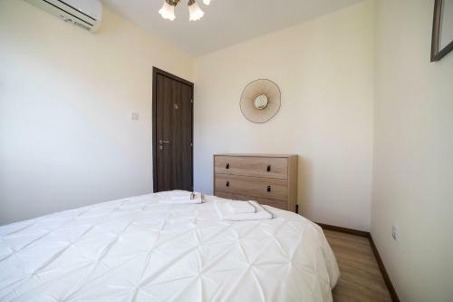 Modern 2 Bedroom, Sea View Apartment.