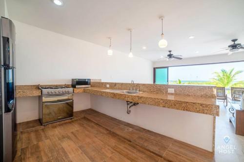 Family Beachfront Home With Private Pool Steps To The Sea