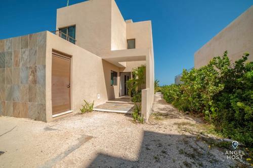 Family Beachfront Home With Private Pool Steps To The Sea