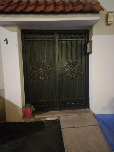 Aine Apartman U Centru Grada